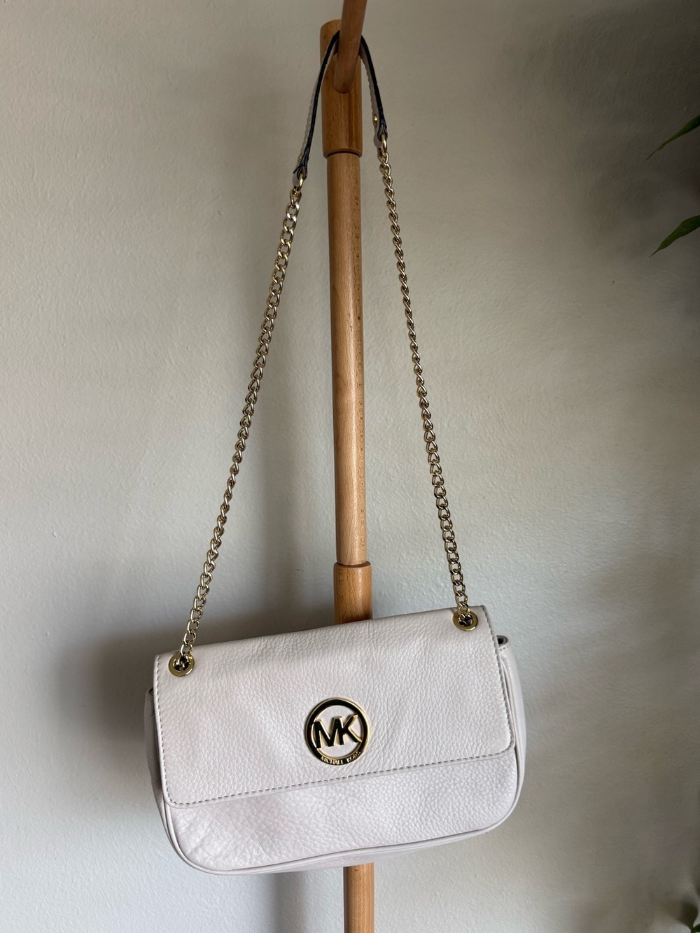 Michael Kors Cream Leather Crossbody Shoulder Bag with Gold Hardware Women’s OS